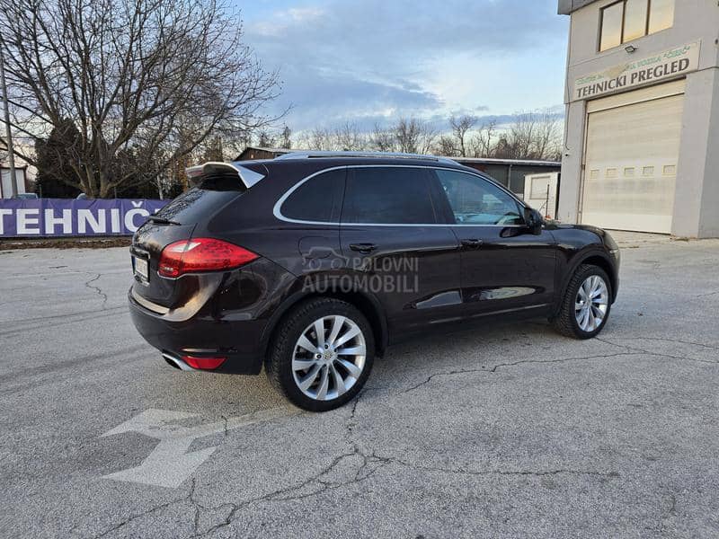 Porsche Cayenne platinum edition