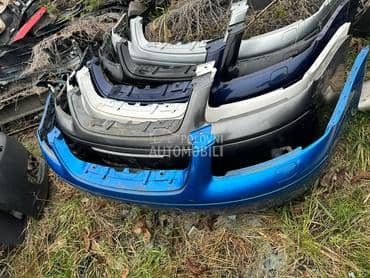 Branik prednji vise boja za Volkswagen Touran od 2004. do 2006. god.