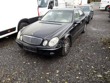 Mercedes Benz E Klasa -  kompletan auto u delovima