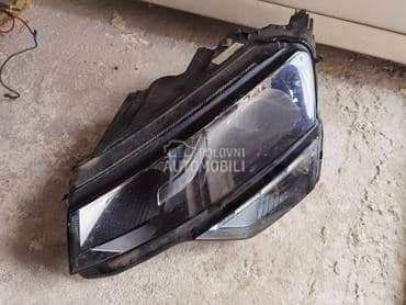 levi far za Škoda Karoq