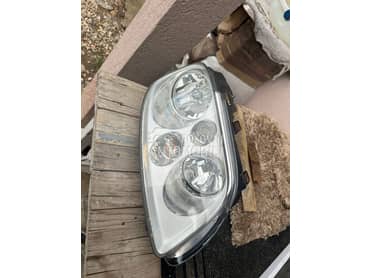 Far desni tourana za Volkswagen Touran od 2004. do 2007. god.