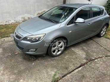 Opel Astra J 