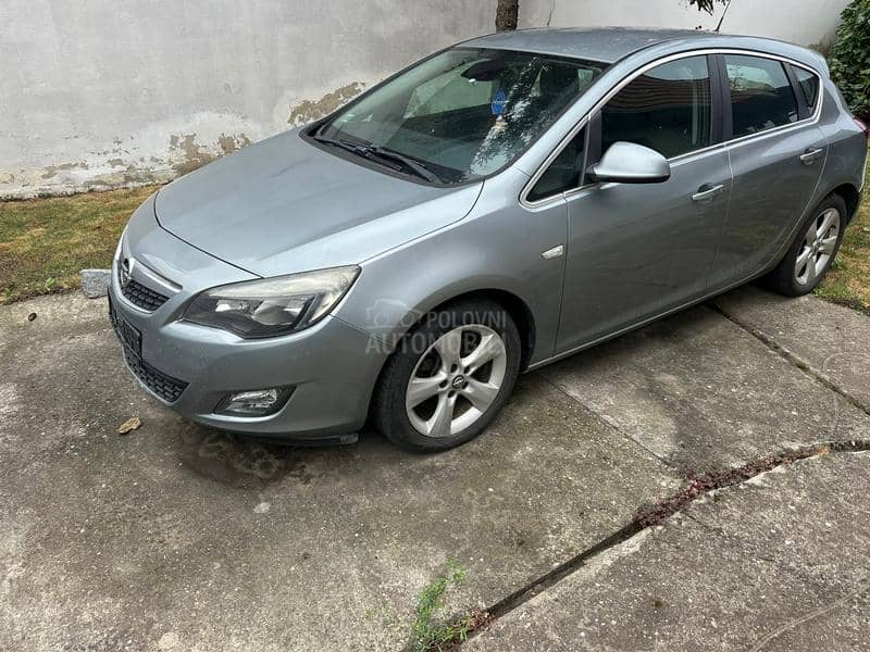 Opel Astra J 