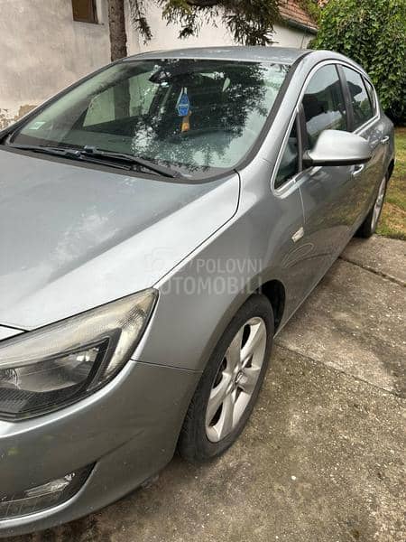 Opel Astra J 