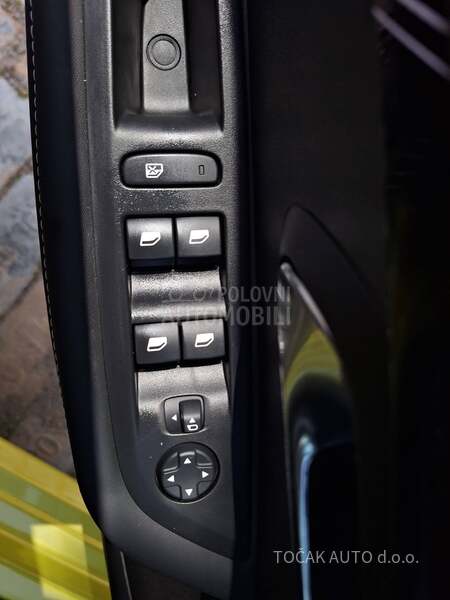 Peugeot 208 HY Allure 100 AT