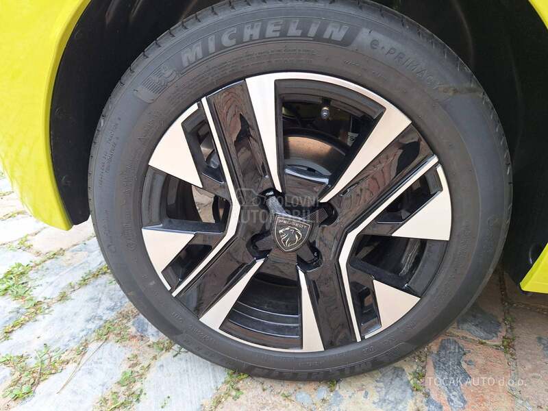 Peugeot 208 HY Allure 100 AT