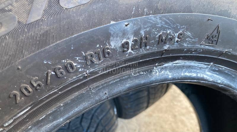 Pirelli 205/60 R16 Zimska