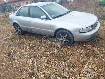 Audi A4 -  kompletan auto u delovima