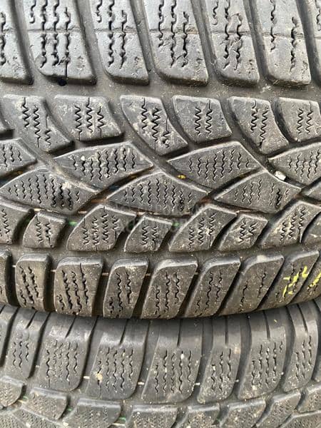 Dunlop 235/65 R17 Zimska
