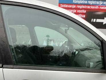 Staklo prednje desno za Ford Fusion od 2002. do 2012. god.