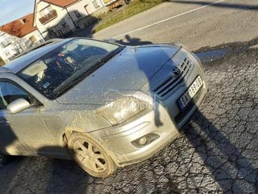 Toyota Avensis -  kompletan auto u delovima