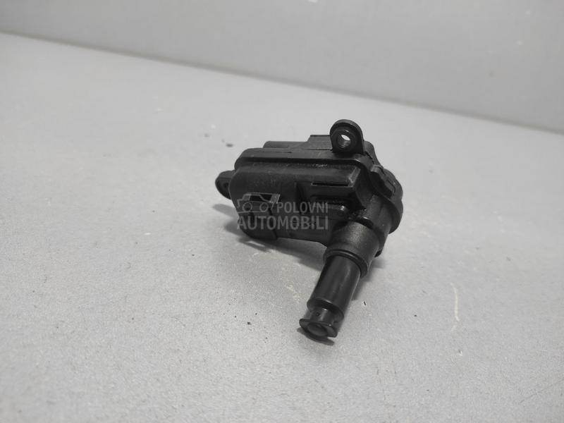 MOTORIC POKLOPCA REZERVOARA