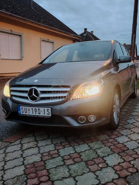 Mercedes Benz B 180 