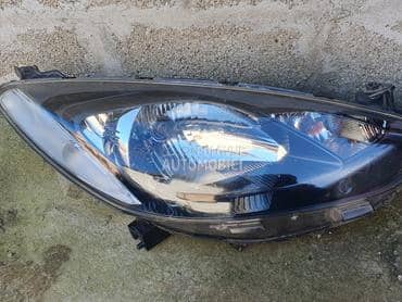 Desni far za Mazda 2 od 2007. do 2013. god.