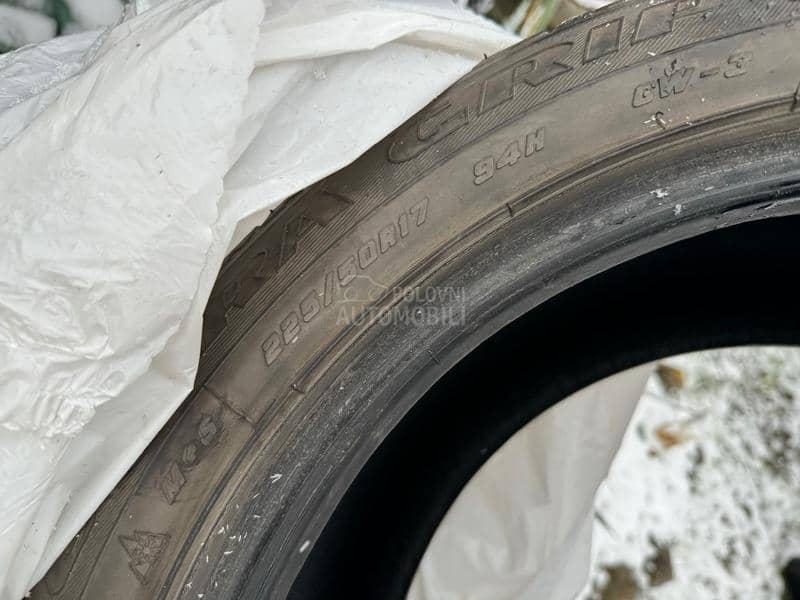 Goodyear 225/50 R17 Zimska