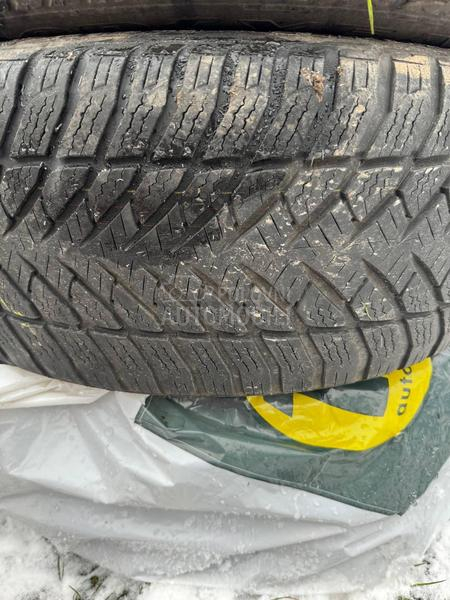 Goodyear 225/50 R17 Zimska