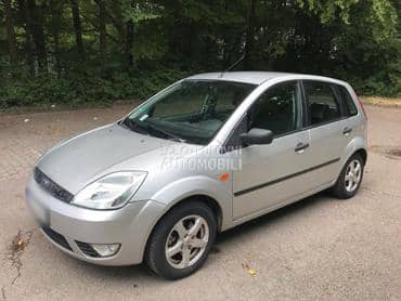 Ford Fiesta 2004. god. -  kompletan auto u delovima