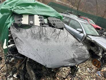 Hauba prednja crna za Volkswagen Touareg od 2010. do 2015. god.