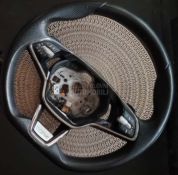 Octavia 4 RS kozni volan