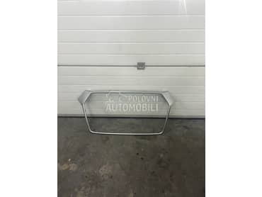 Hrom lajsna za masku za Audi Q3 od 2015. do 2018. god.