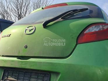 Mazda 2 -  kompletan auto u delovima