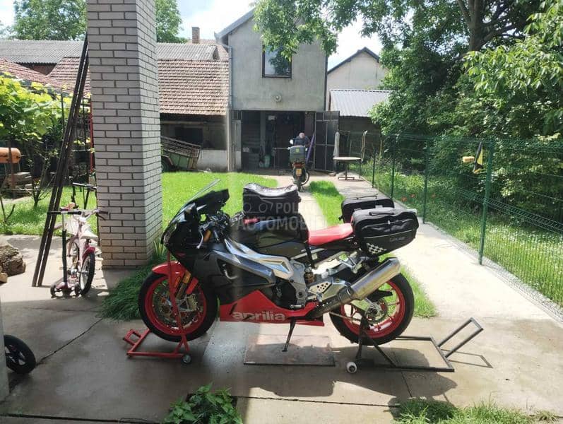 Aprilia RSV 1000R