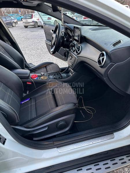 Mercedes Benz GLA 200 D AUT LED