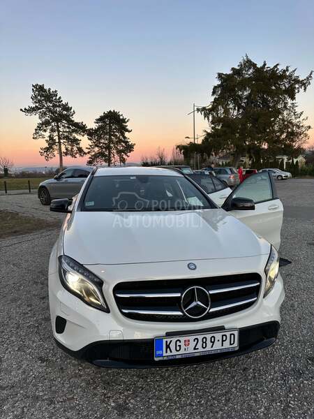 Mercedes Benz GLA 200 D AUT LED
