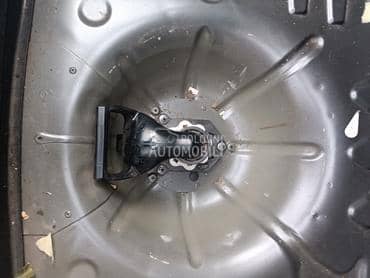 Nosac rezervnog tocka za Renault Clio od 2005. do 2015. god.