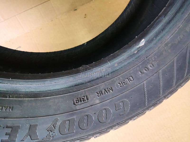 Goodyear 215/55 R17 Sve sezone