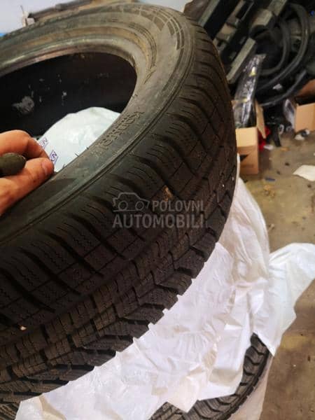 Hankook 215/55 R18 Zimska