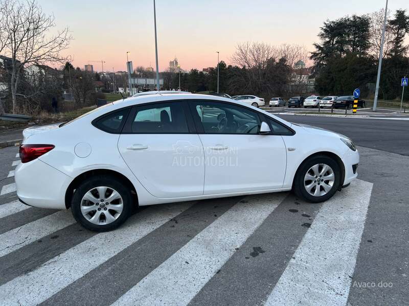 Opel Astra J 