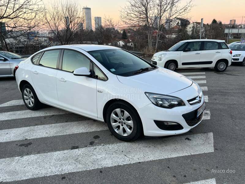 Opel Astra J 