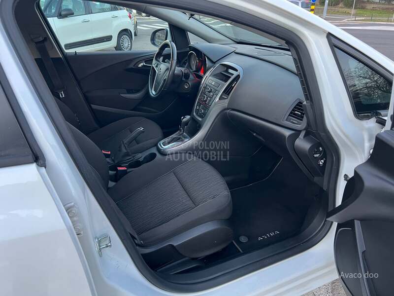 Opel Astra J 