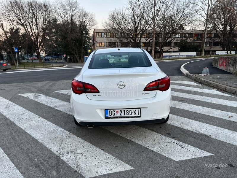 Opel Astra J 