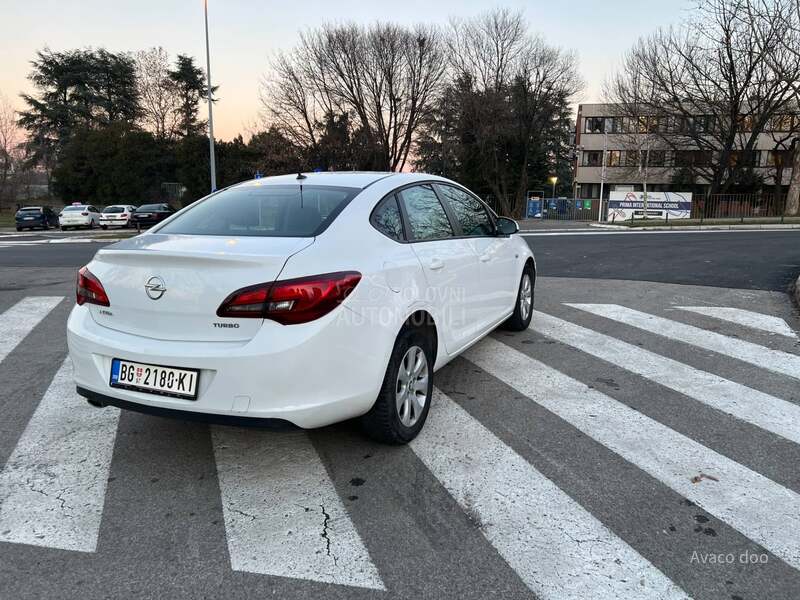 Opel Astra J 