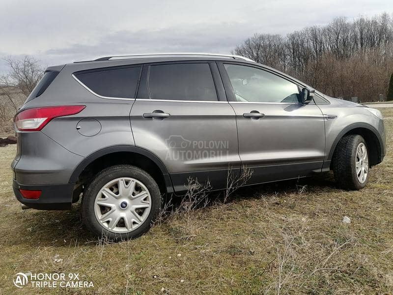 Ford Kuga siva