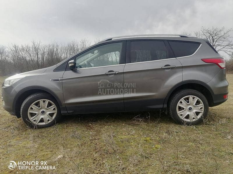 Ford Kuga siva