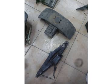 Dizalica za Peugeot 308