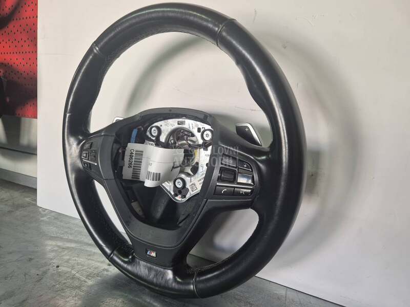 M F1 volan