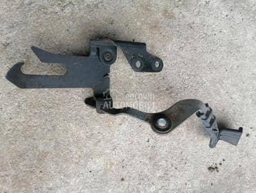 Rucica na haubi za Volvo XC90