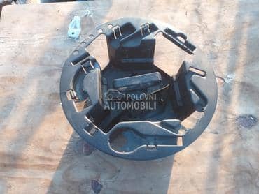 Polica u tocku za alat za Alfa Romeo 147 od 2000. do 2004. god.