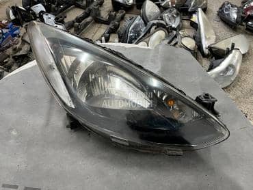 Far desni za Mazda 2 od 2008. do 2014. god.