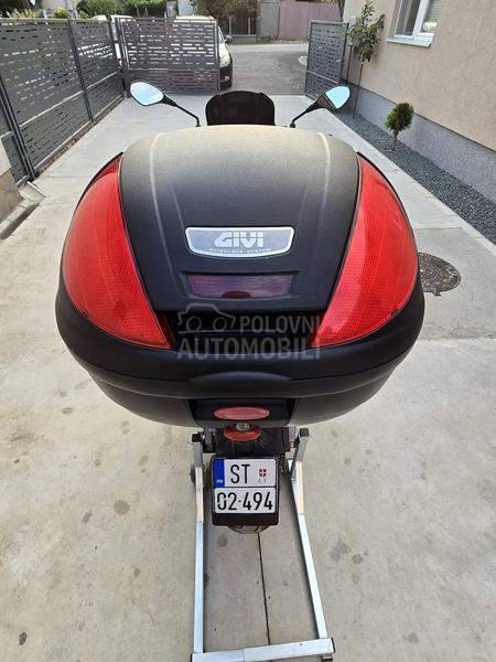 Aprilia Mana