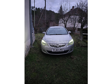 Opel Astra J 1.7 2012. god. -  kompletan auto u delovima