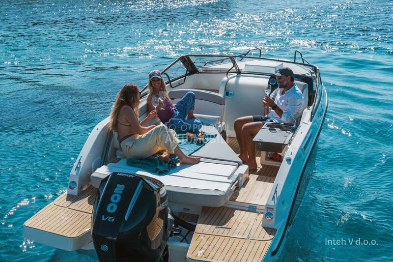 Quicksilver 675 Cruiser i Mercury 150