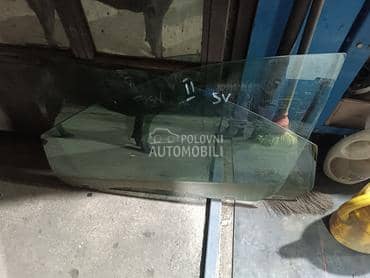 Staklo za Ford Focus od 2004. do 2008. god.