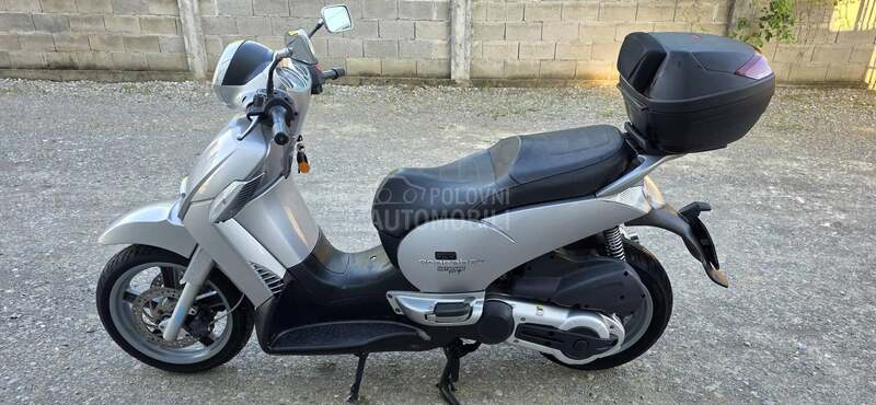 Aprilia Scarabeo kofer vel.vizir