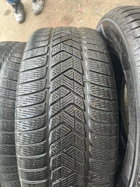 Pirelli 255/60 R18 Zimska