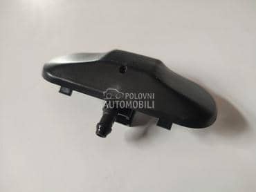 Prskalica tečnosti vetrobrana za Volkswagen Golf 5, Passat B6, Passat B7 ... od 2004. do 2015. god.